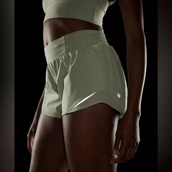 Lululemon Hotty Hot High-Rise Short 2.5" - Fog Green, Size 6 - Picture 6 of 10